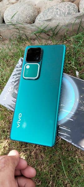 Vivo V30 (5G) 0