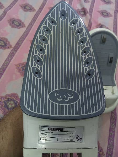 Geeps cordless heavy duty steam iron 3