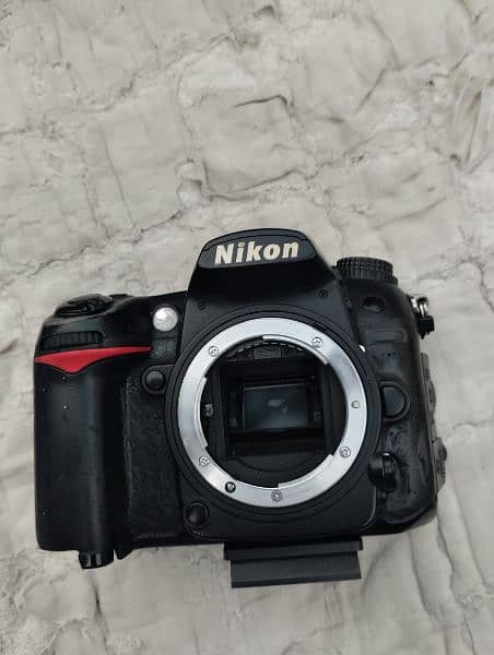 DSLR Nikon Model D7000 with ( Lens 70-300)Low price in Pakistan 41000 6