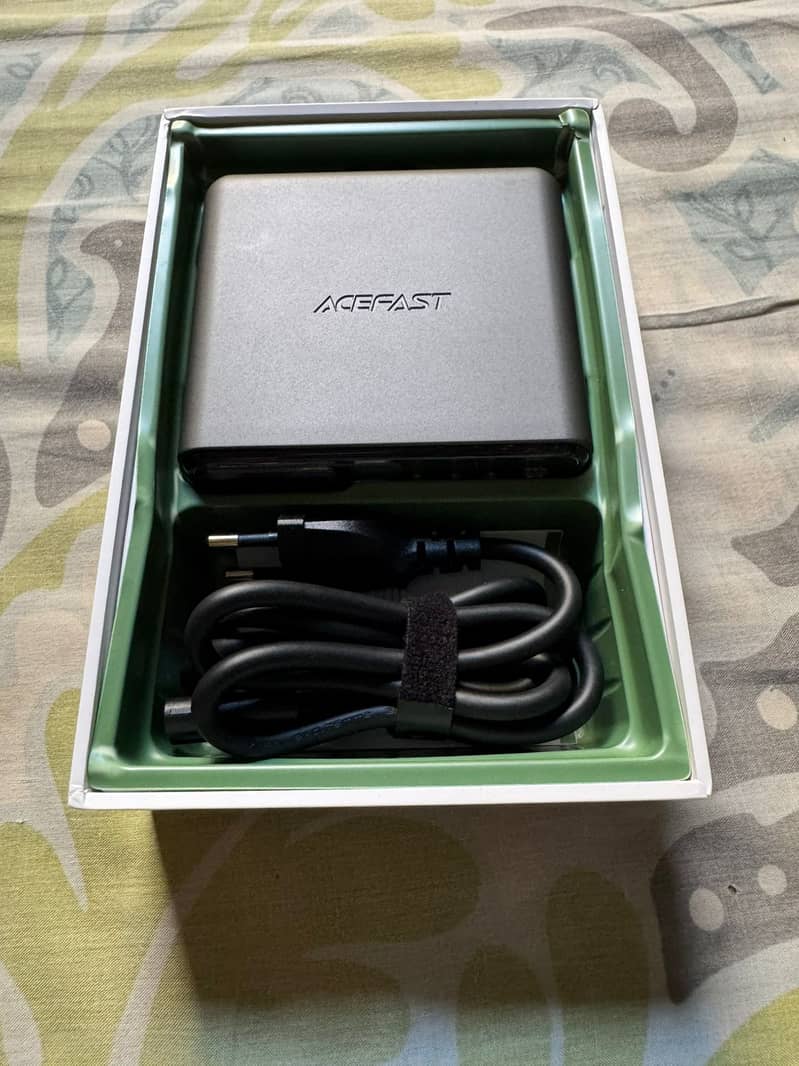 ACEFAST DESKTOP POWER STATION 218W (NEW) 5