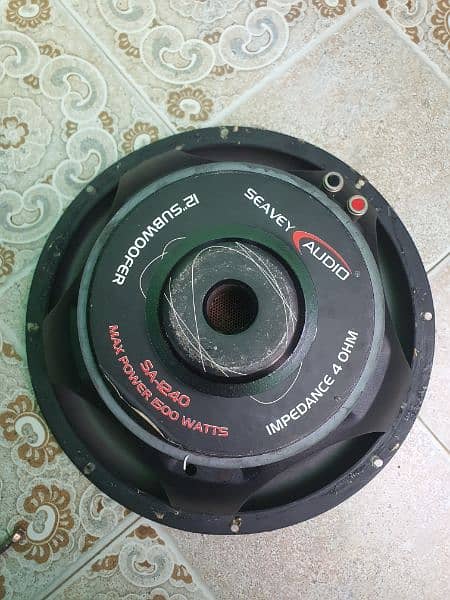 Basstube Subwoofer 1500w peak 2