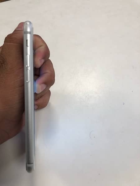 64gb iPhone 8 Non PTA 4