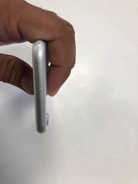 64gb iPhone 8 Non PTA 5