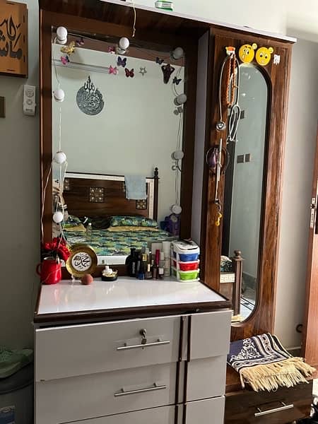 Dressing table 0