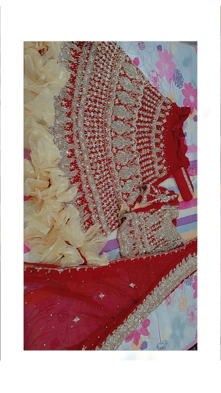 Luxury Bridal Lehenga – Stunning Red & Gold Embroidery 4