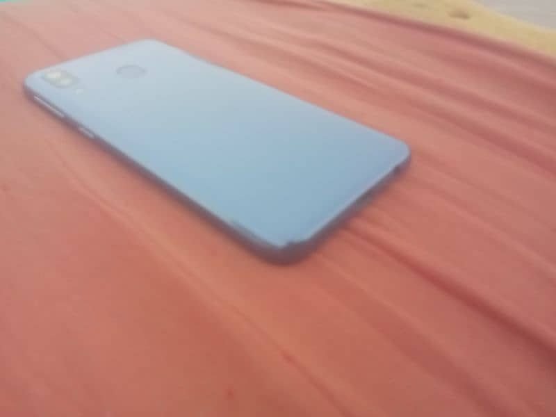 samsung A20e blue 3