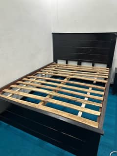 Queen size bed wooden 0