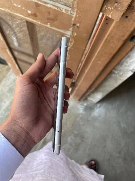 Iphone XR White 1