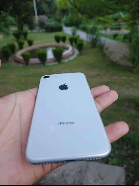 iphone 8 nonpta waterpack 10/10 condition CALL ME  03037729972 5