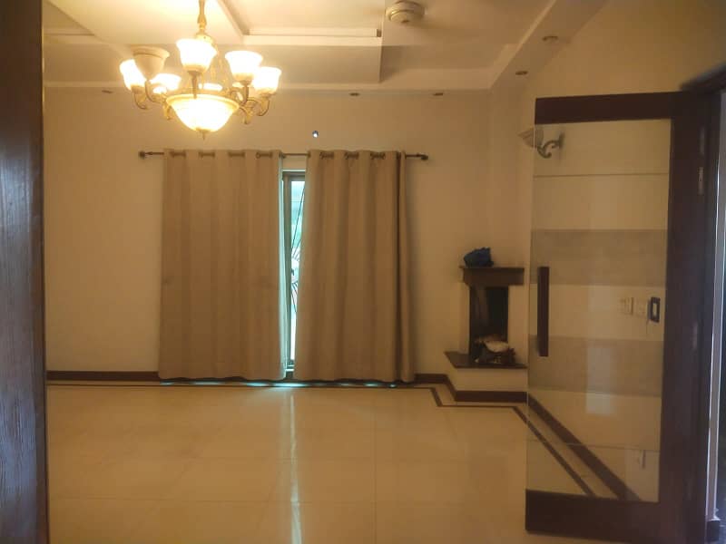 10 Marla house 4beds tv lounge drawing room dining room Ideal location nearby Gold Crest Mall Park Available for Rent DHA Phase 4 24