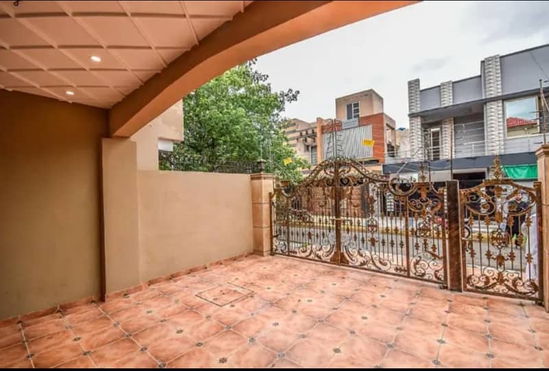 10 Marla House For Sale In Paragon City Lahore 9