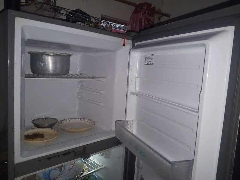 I m selling my refrigerator just need money 2