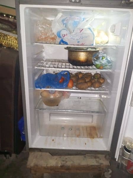 I m selling my refrigerator just need money 3