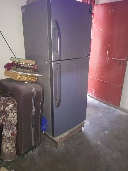 I m selling my refrigerator just need money 5