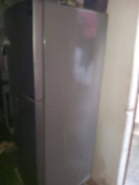 I m selling my refrigerator just need money 8