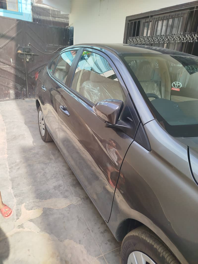 I am selling my Toyota Yaris 1.3 Mt. gli 11