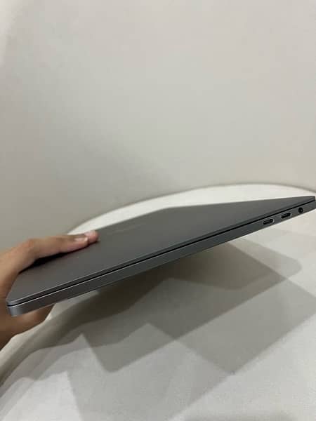 MacBook Pro 2018 Model USA (bought in 2019) 1