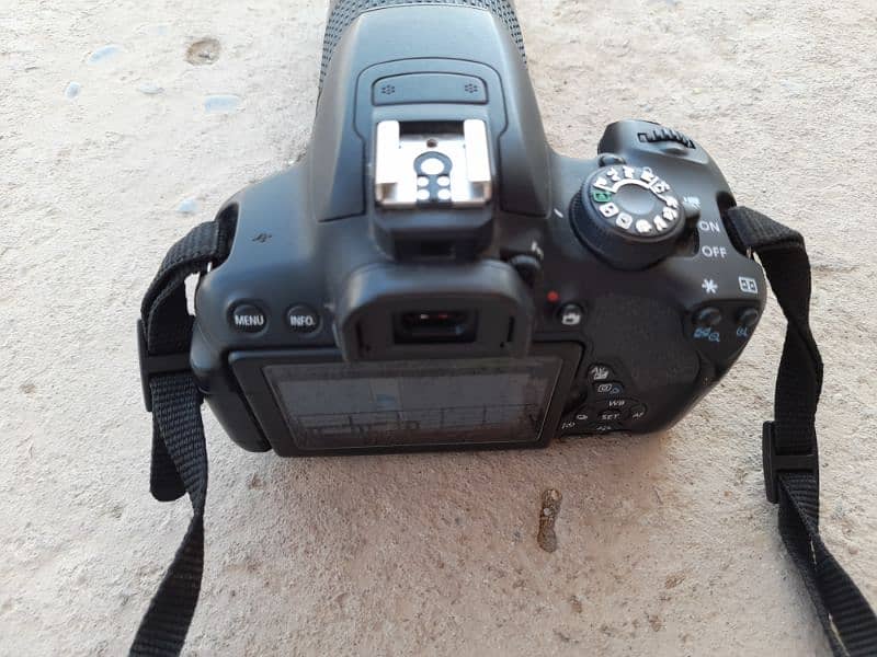 CANON 700D DSLR CAMERA 2