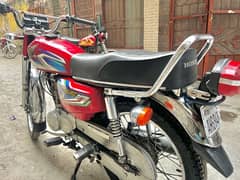 Honda 125 in lush condition