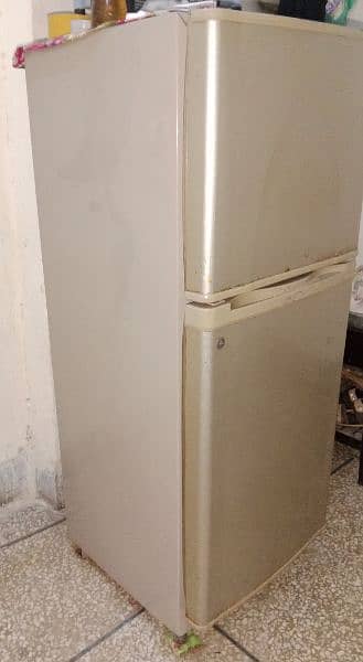 Dawlance fridge medium size 3