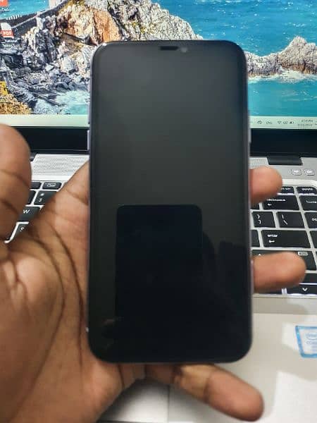 I phone 11 64 GB Factory Unlocked 3