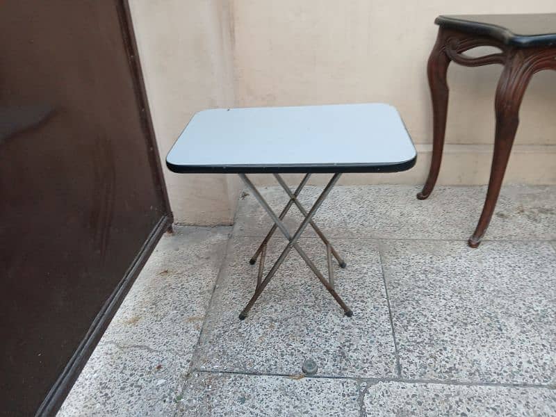 folding tables 0