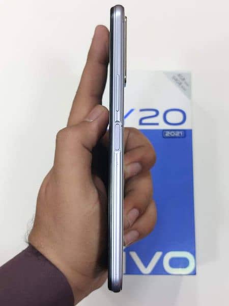 Vivo y20
 4/64 Condition 10/10
complete box charger and back cover 1