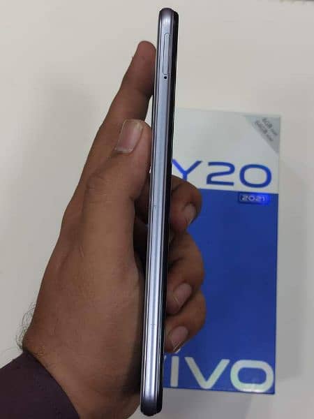 Vivo y20
 4/64 Condition 10/10
complete box charger and back cover 2