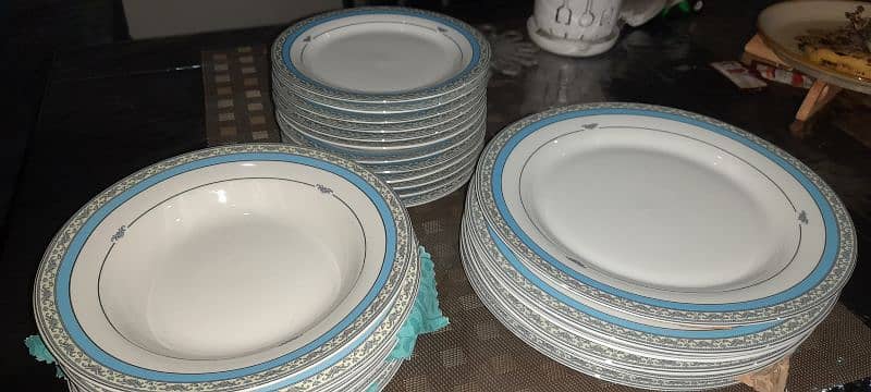 24 Ceramic Plate Set 1