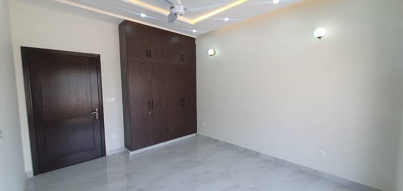 10 marla house for sale in paragon city lahore 6