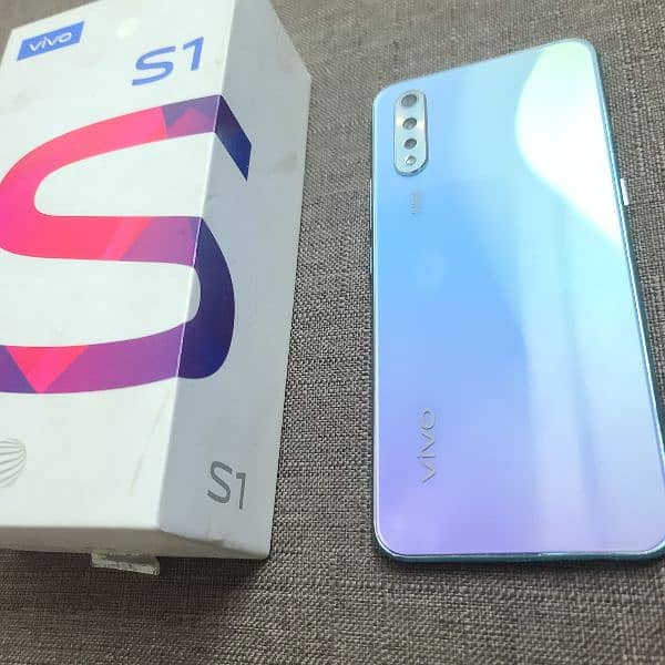 phone vivo S1. with Box. Orignal. 20K. 1