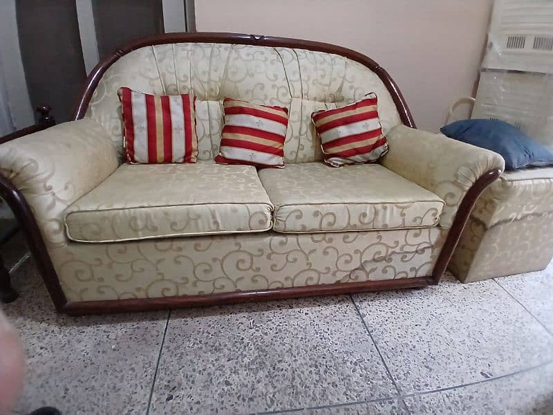 7 seater Sofa set along with cushions 0