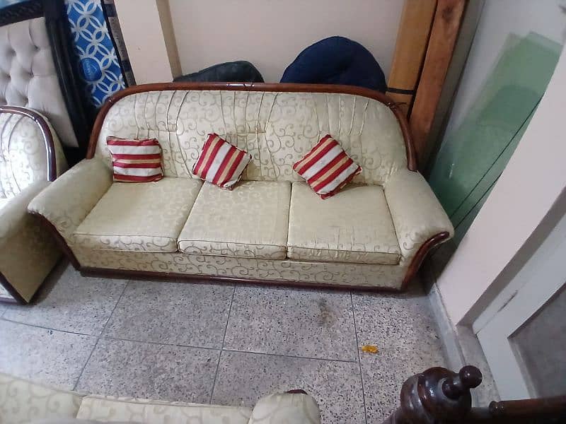 7 seater Sofa set along with cushions 3