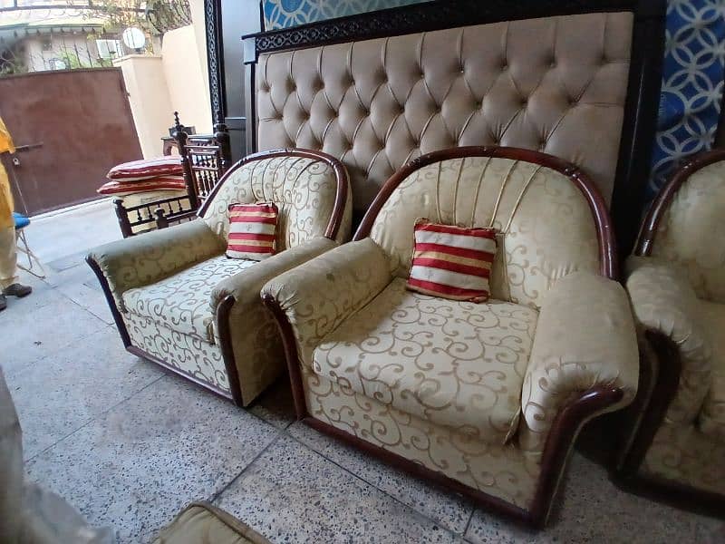 7 seater Sofa set along with cushions 4