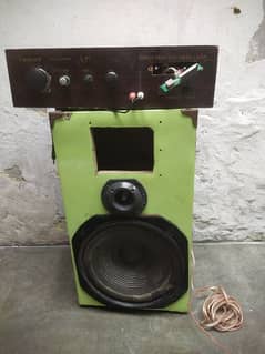 Amplifier with speaker