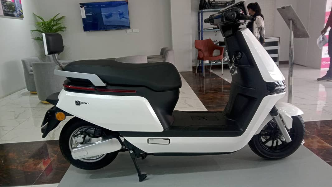 Aima One Electric Scooty 4