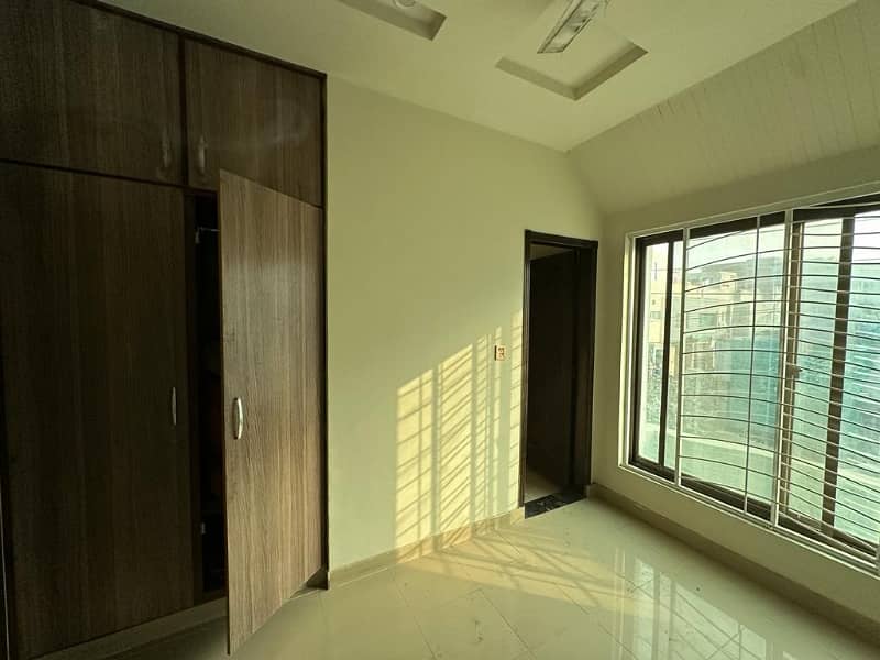 10 marla 2nd floor for rent in pcsir staff main college road lhr 2