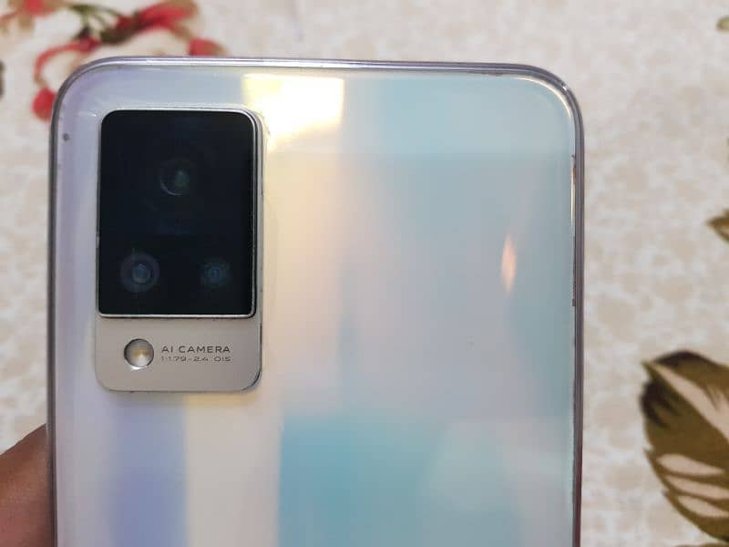 VIVO v21 3