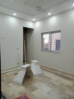 Flat 2nd floor for bachelors for rent in psic society near lums dha lhr 0