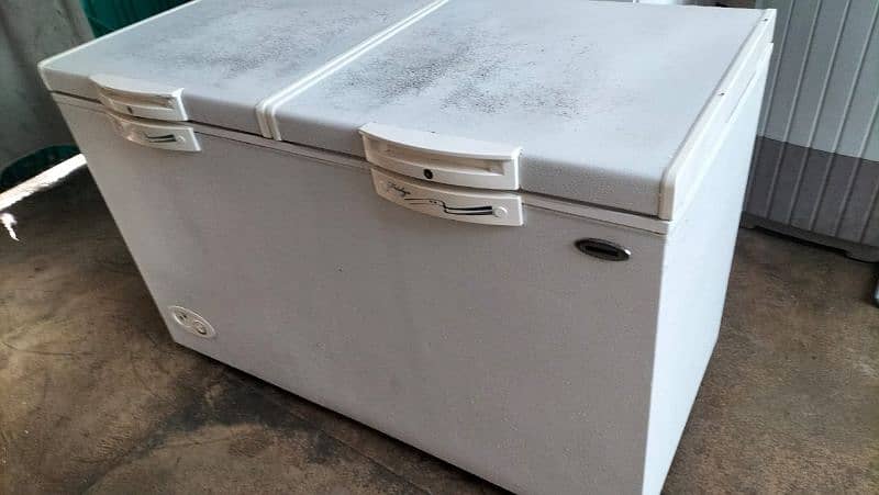 freezer 2 door good condition like new 1