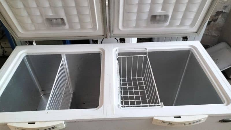 freezer 2 door good condition like new 2