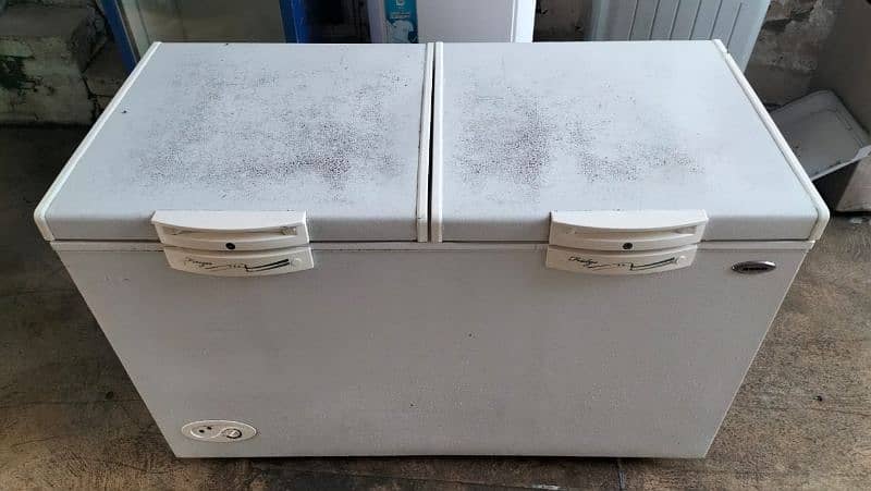 freezer 2 door good condition like new 4