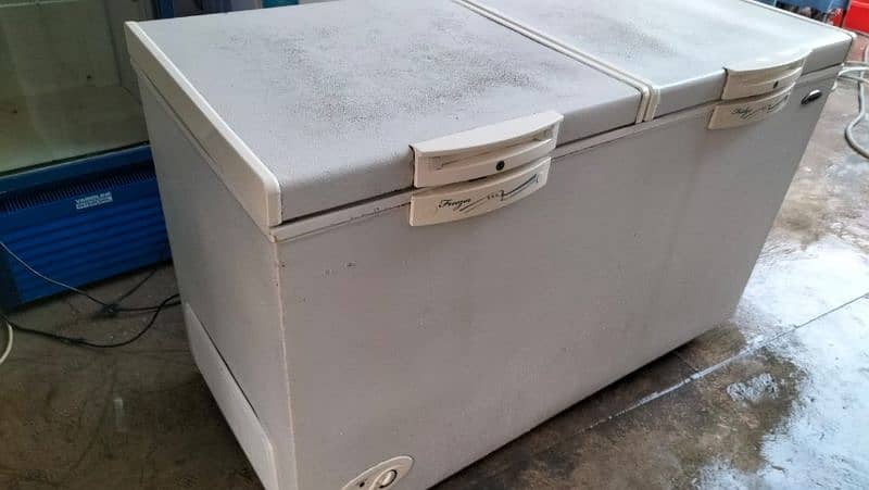 freezer 2 door good condition like new 5