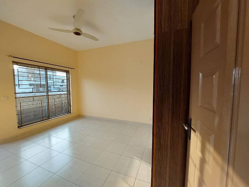 Apartment Ground floor urgent For Sale in bahria orchard Lahore g5 1