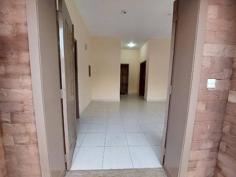 Apartment Ground floor urgent For Sale in bahria orchard Lahore g5 2