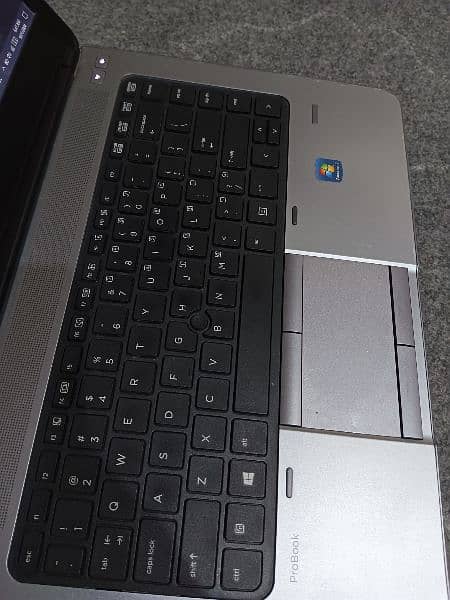 Hp AMD A6, 5th generation, 4Gb ram,500Gb hard,1Gb dedicated graphics, 5