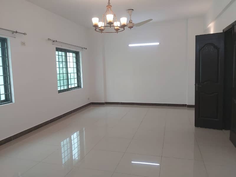 10 Marla Flat for Sale in Askari 11 Lahore 5