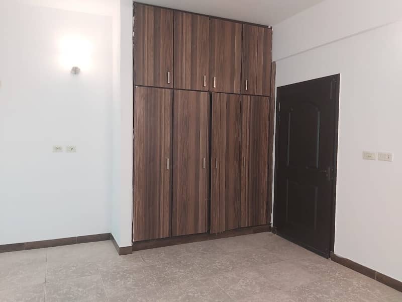 10 Marla Flat for Sale in Askari 11 Lahore 12