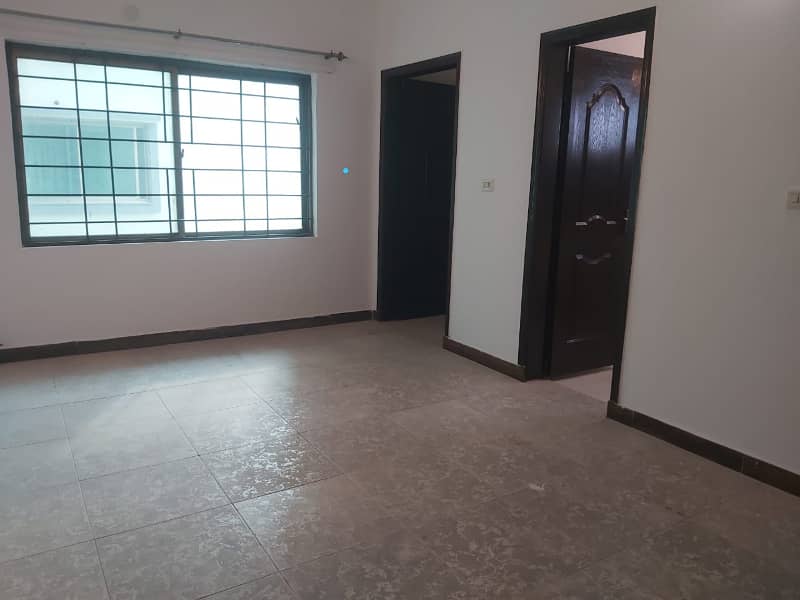 10 Marla Flat for Sale in Askari 11 Lahore 14