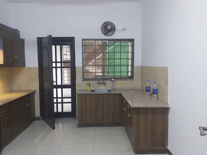 10 Marla Flat for Sale in Askari 11 Lahore 26